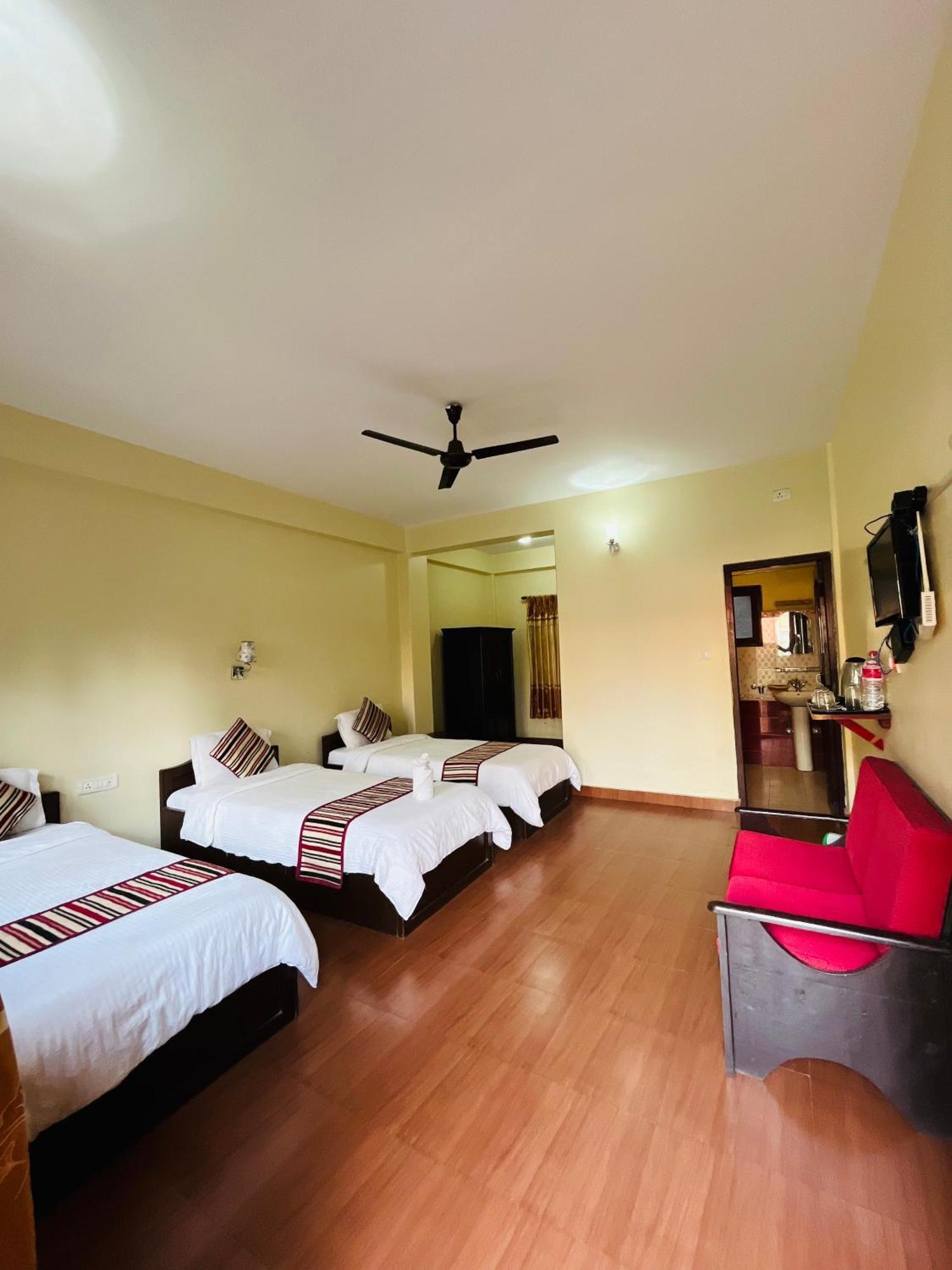 Butterfly Lodge Pokhara Exterior photo